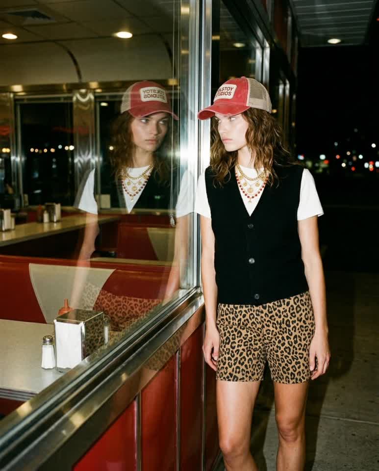 Tolstoy gallery editorial video 01