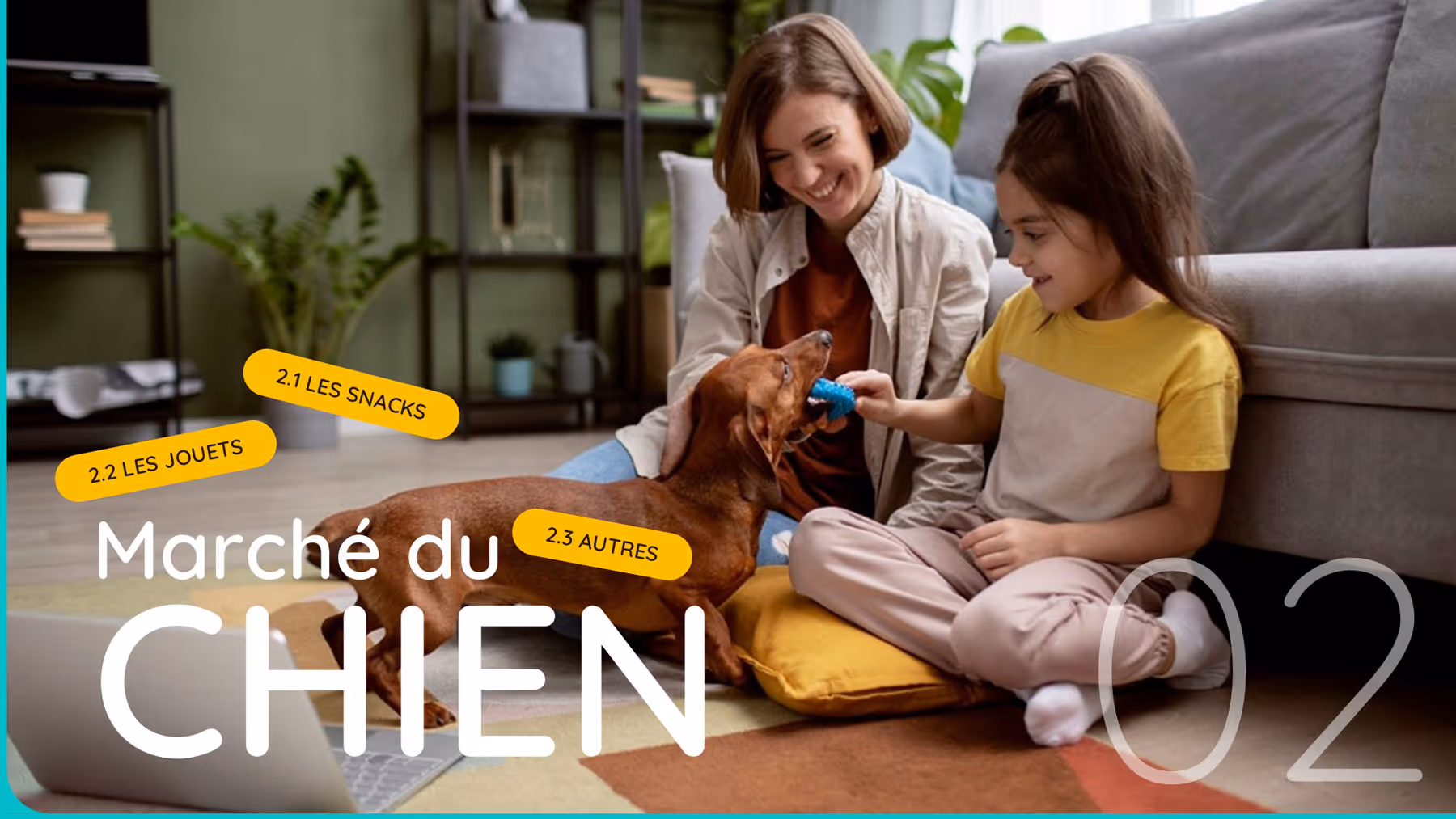Une femme et une fille jouent joyeusement avec un chien tenant un jouet bleu dans la bouche.