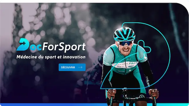 Cycliste souriant portant un casque et lunettes de sport, avec le texte DocForSport médecine du sport et innovation.