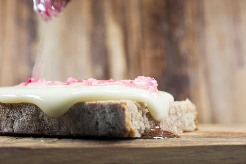 Tartines de pain garnies de cancoillotte chaude