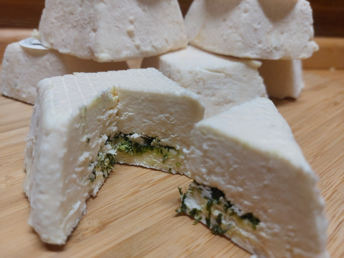 PYRAMIDE DE CHEVRE A L'AIL DES OURS