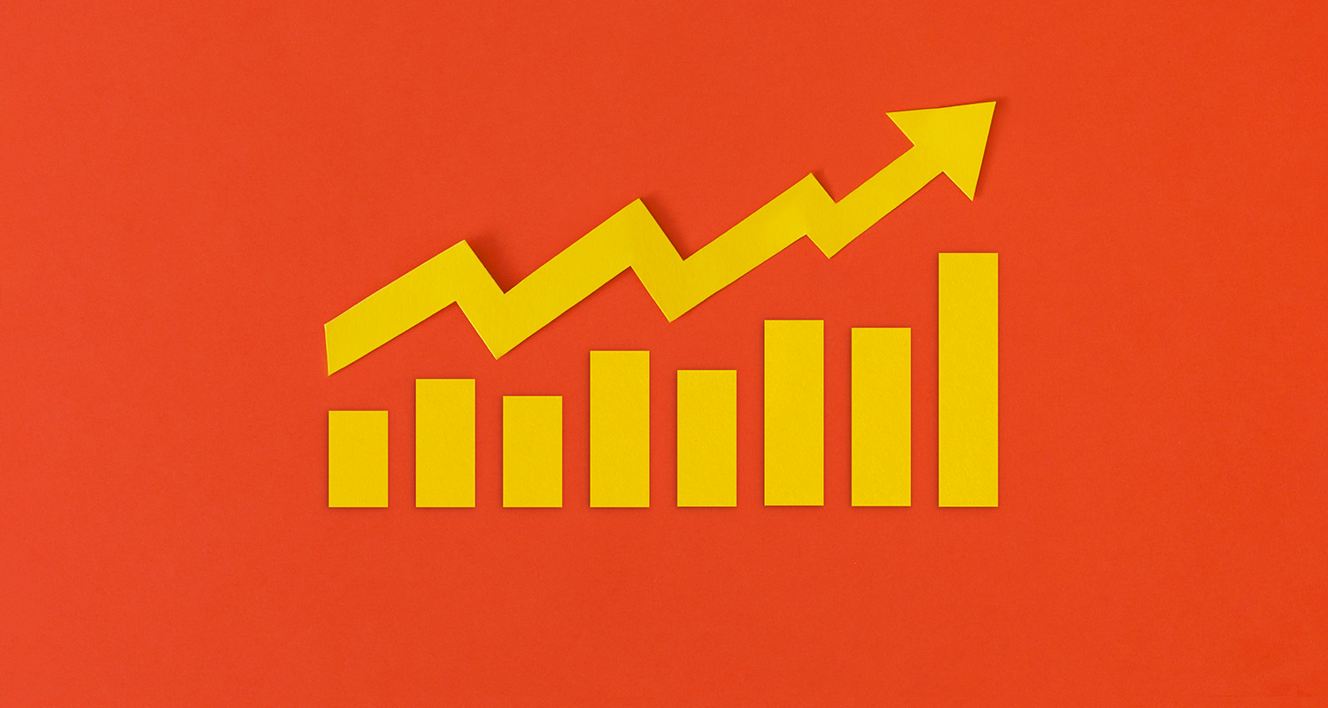 A rec rectangle with a yellow arrow following the upwards trend of a yellow chart - showing growth