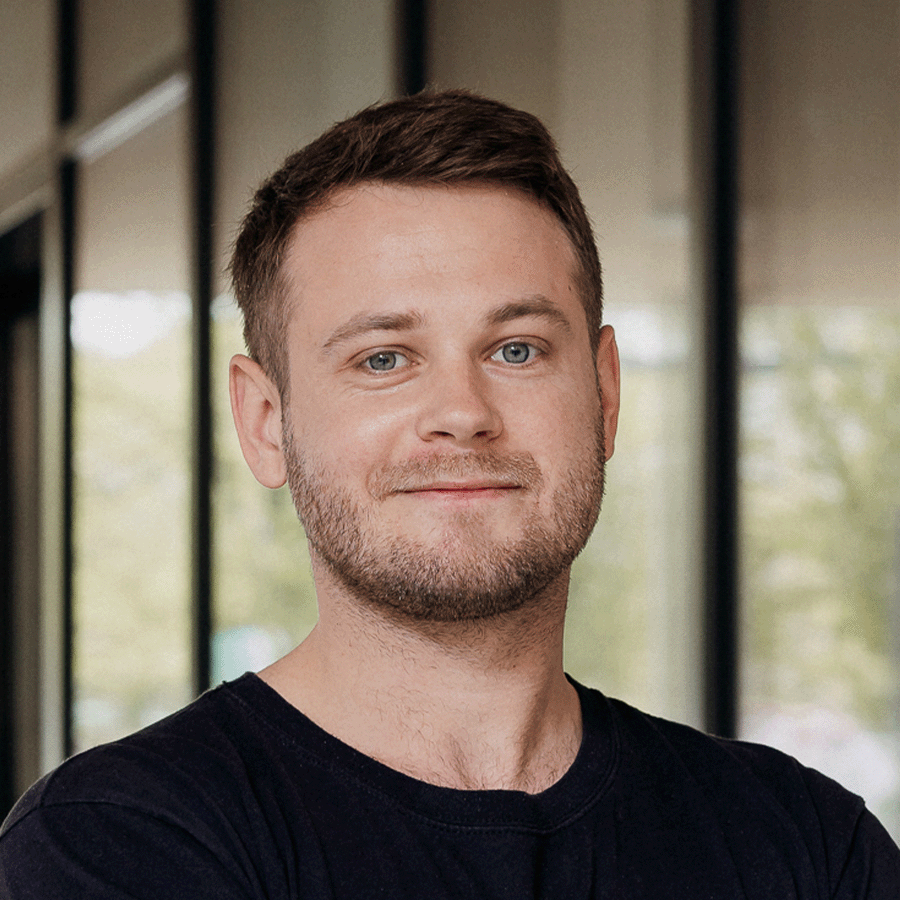 Christian Pittner, Gründer und Geschäftsführer von noknots, auf dem Bannerbild zur persönlichen Buchung – Experte für E-Commerce, Produktdatenmanagement und KI-basierte Compliance-Lösungen.