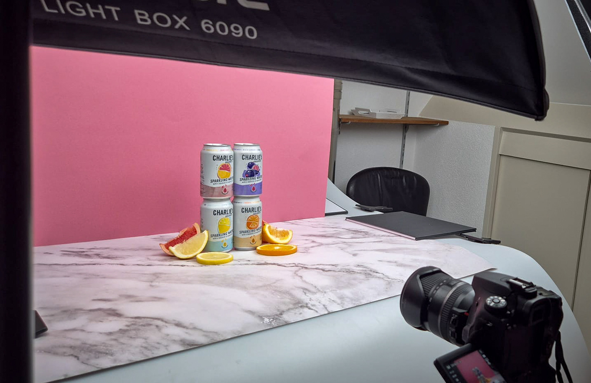 een achter de schermen foto van een product fotoshoot bij studioklikt