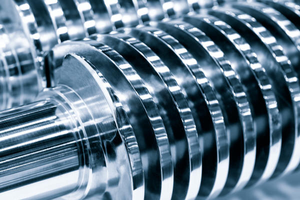  Close-up of metal additive manufacturing component featuring intricate 3D-printed lattice structure between served blades.