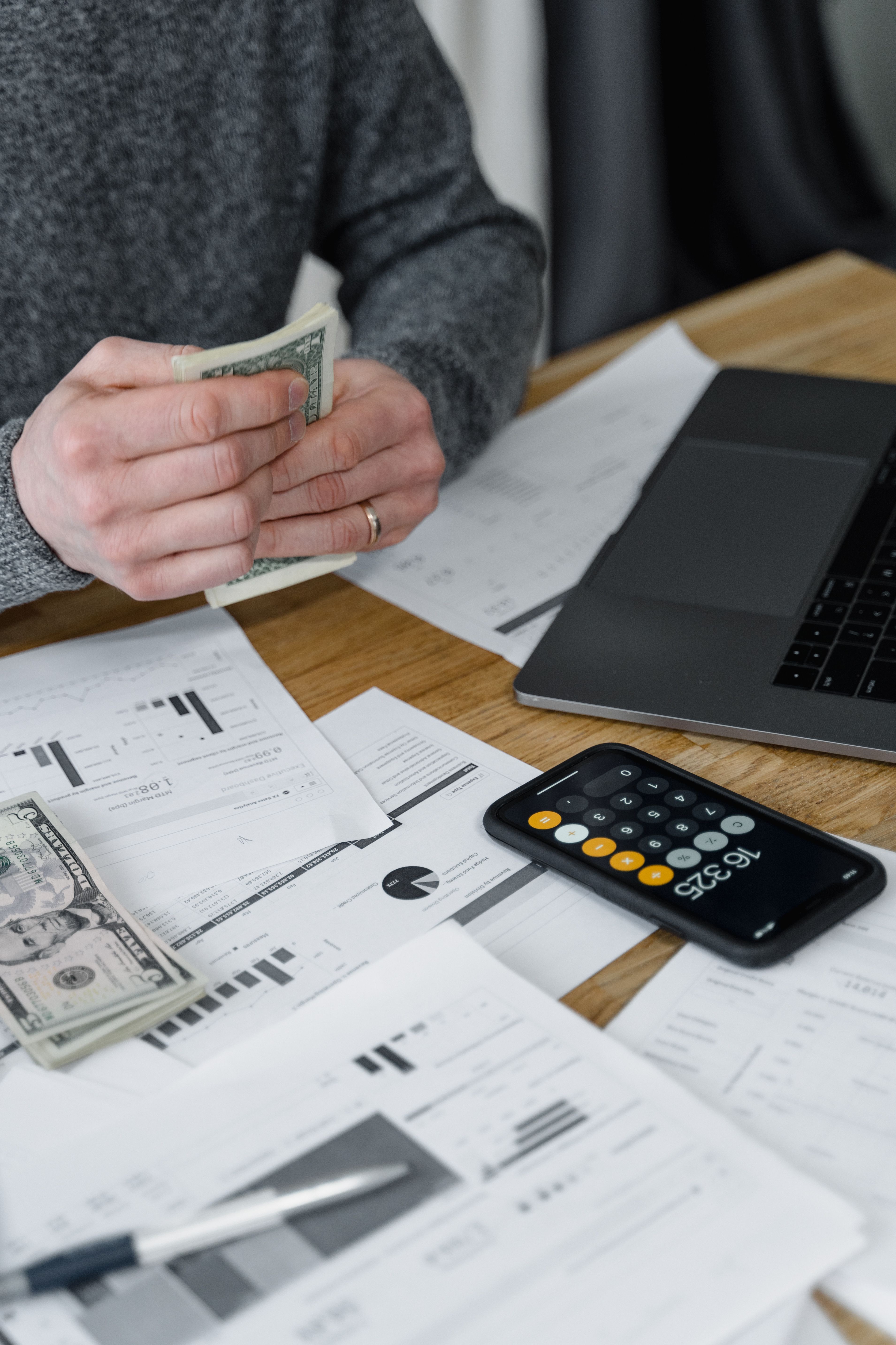 Calcul de ressources sur documents financiers et calculatrice, arbitrage entre retraite, succession et revenus