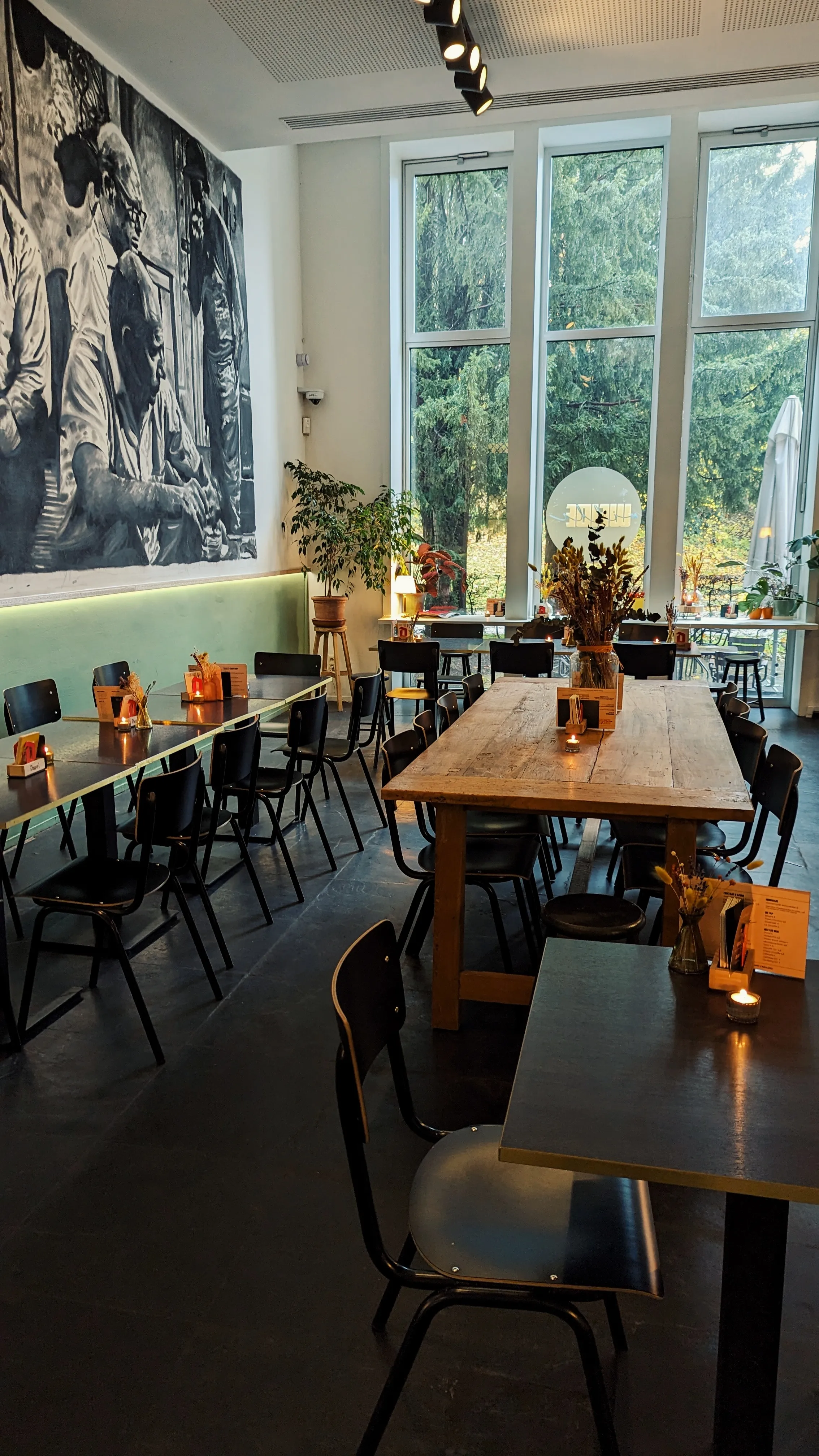 The restaurant in all its glory and cosyness