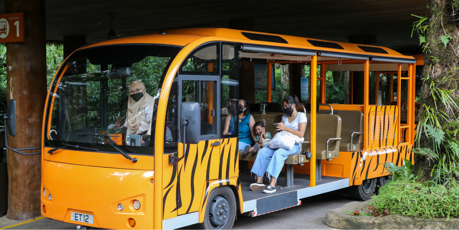 zoo's free tram service