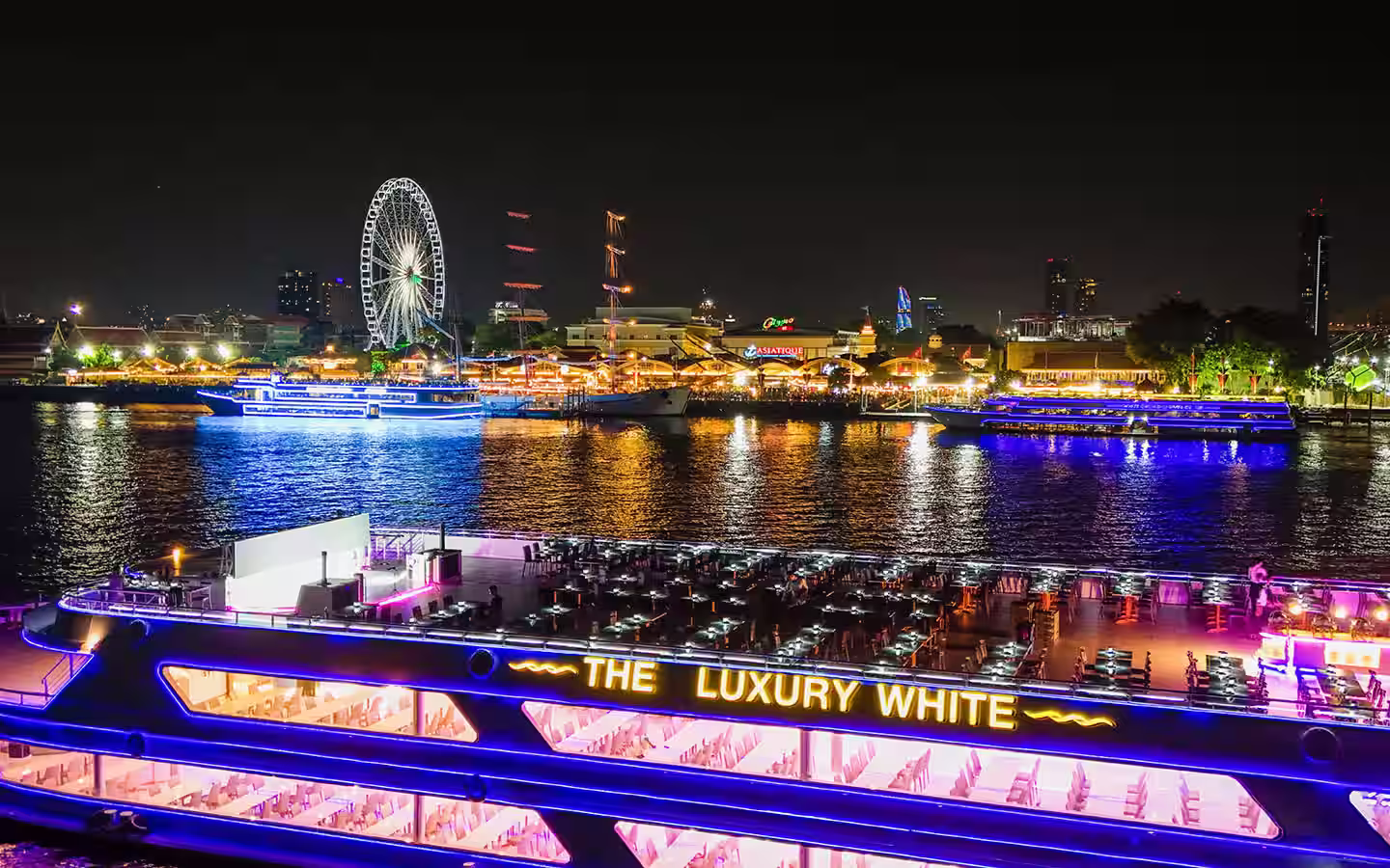 Luxury dinner cruise on the river