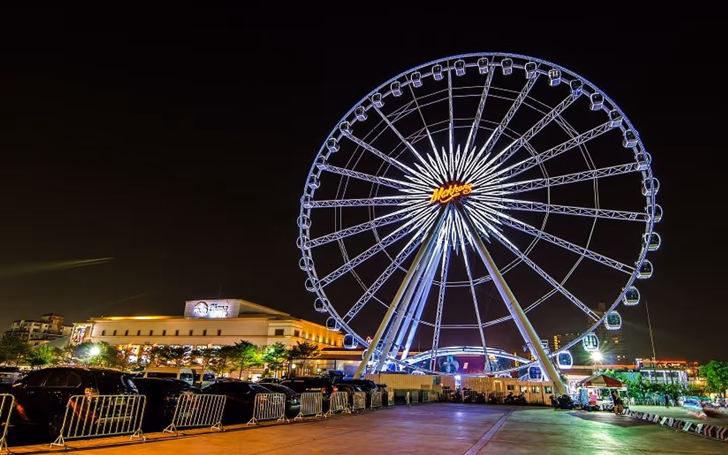 Ride the Asiatique Sky Wheel