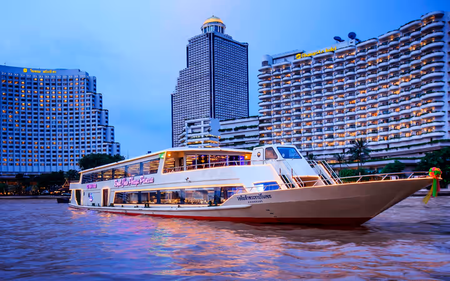 dinner cruise on the chao phraya river