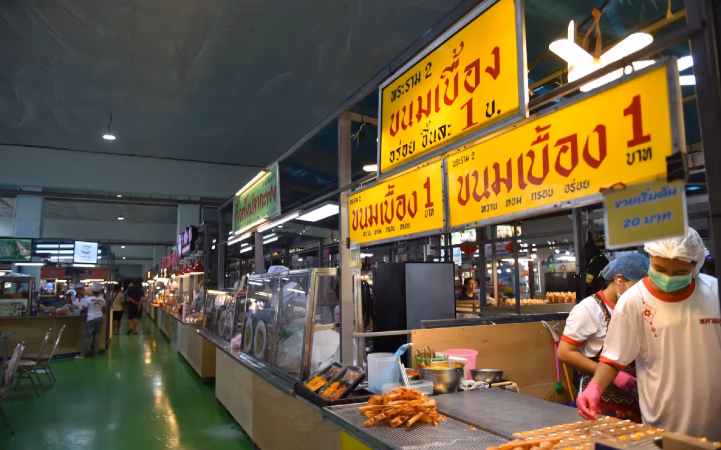 Talat Phlu Market