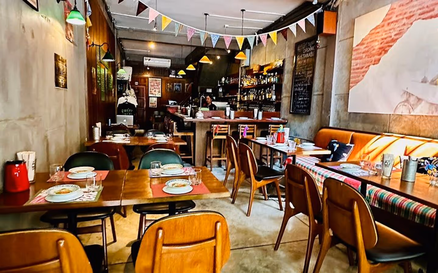 Err Urban Rustic Thai