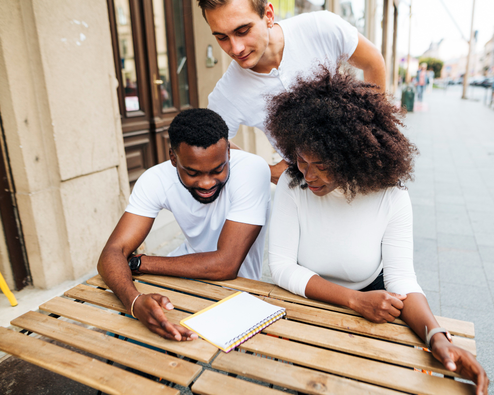 Afrikanische Studenten in der Mittagspause in Berlin