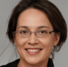 Portrait of student Sylvia sharing her testimonial about Nancy Medina's classes.