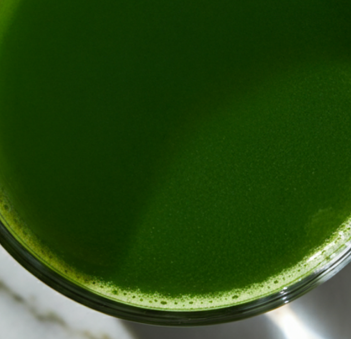Natural vitamins and minerals from whole foods, concentrated superfoods (leafy greens, crucifers, algae) and enzymes for nutrient absorption