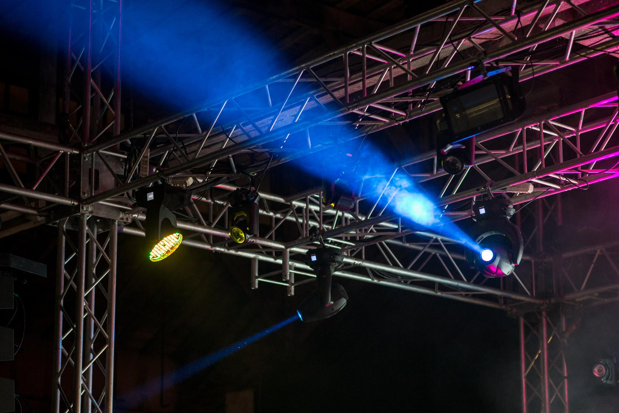 structure scène, lumière, concert