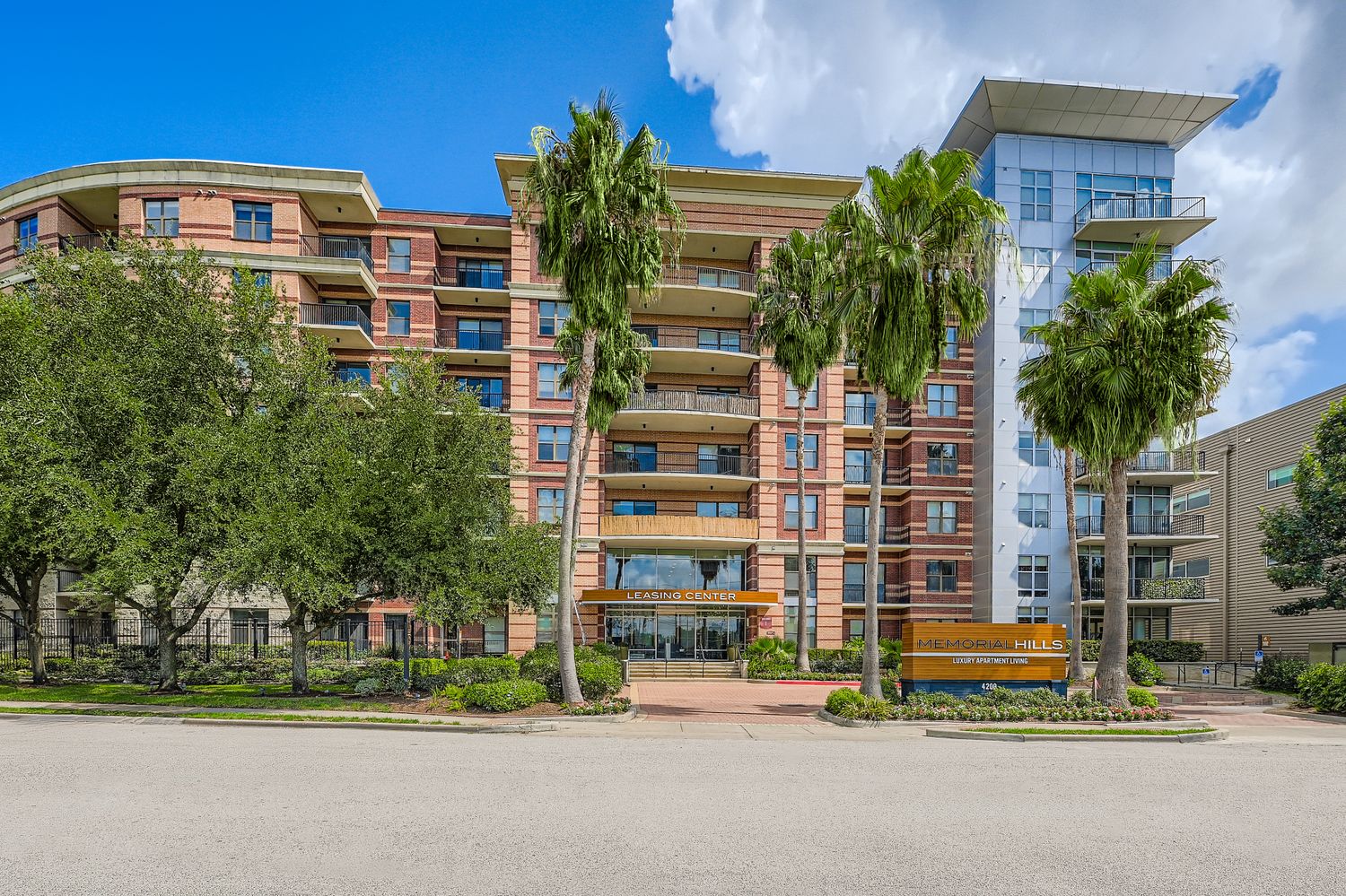 Exterior swimming pool