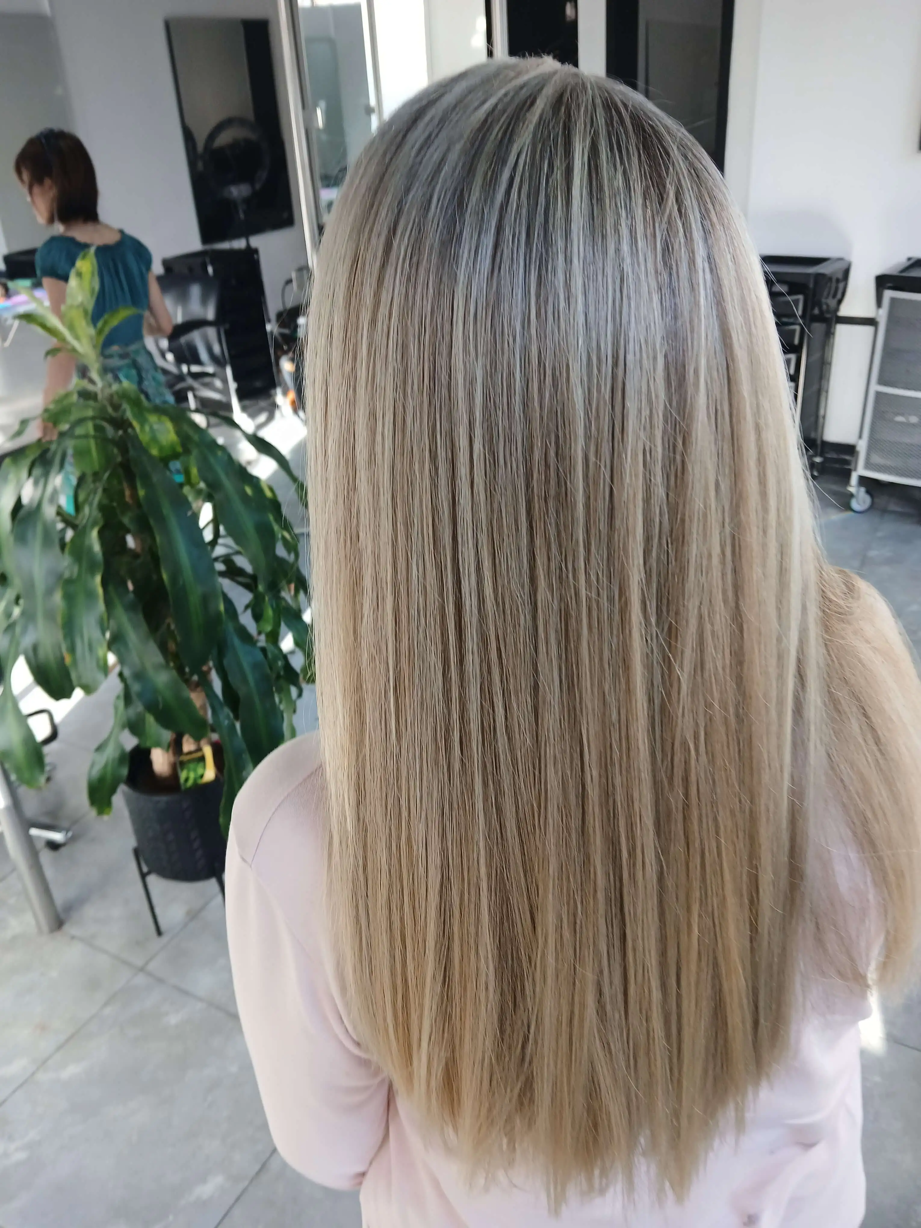 Blonde highlights with precision toning