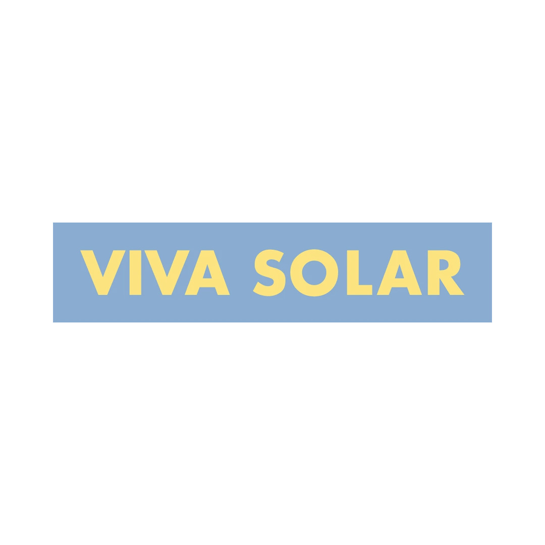 Logo von VIVA SOLAR mit gelbem Schriftzug auf blauem Hintergrund, umgeben von weißem Raum. Das Design wirkt modern und einladend, geeignet für die Solarbranche.