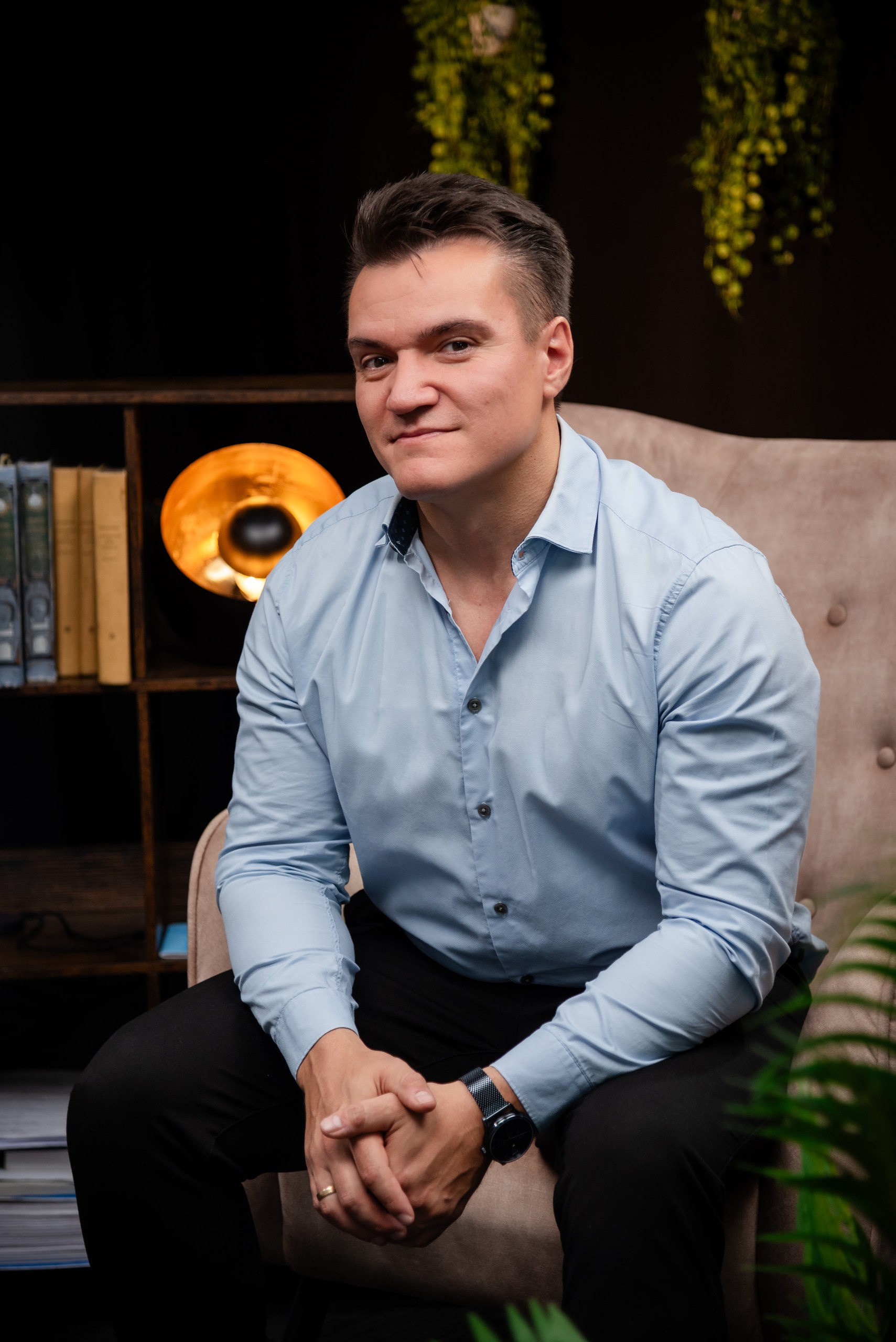 Professionelle Business-Fotos Pforzheim: Elegantes Unternehmensportrait im Büro