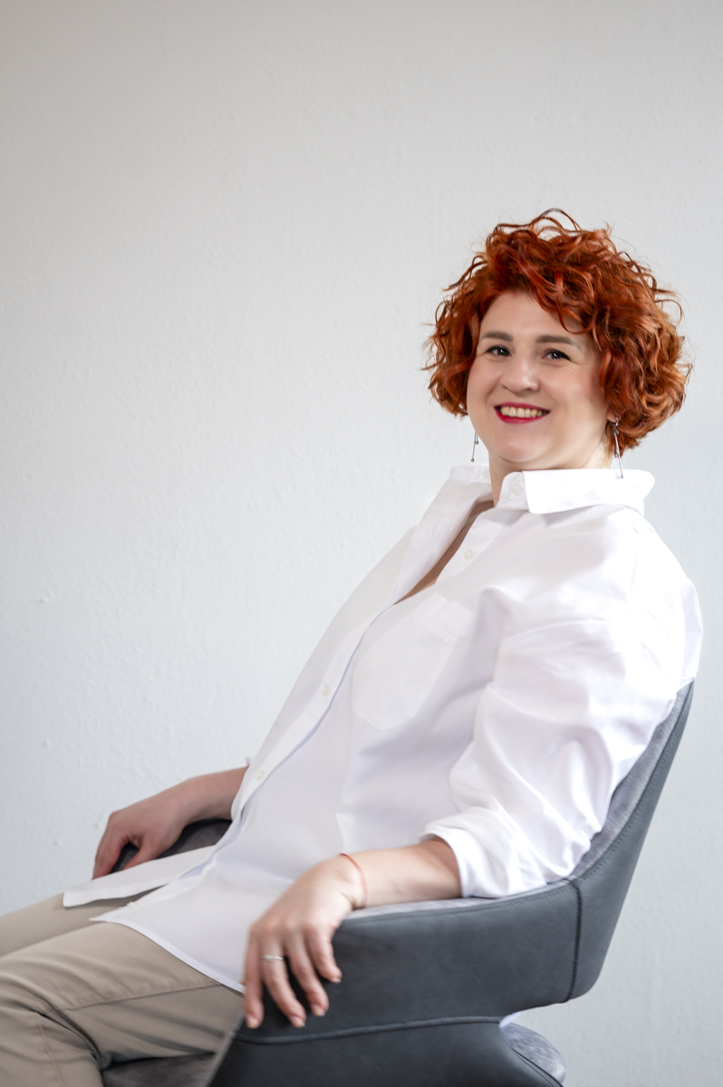 DG-Photography professionelle Business-Fotos aus Pforzheim mit lächelnder Frau