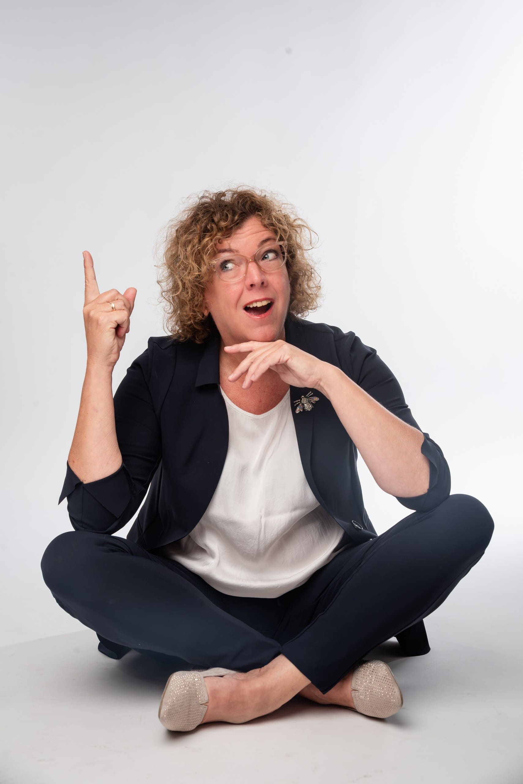 DG Business Fotografie: Kreative Porträtaufnahme mit ausdrucksstarker Pose