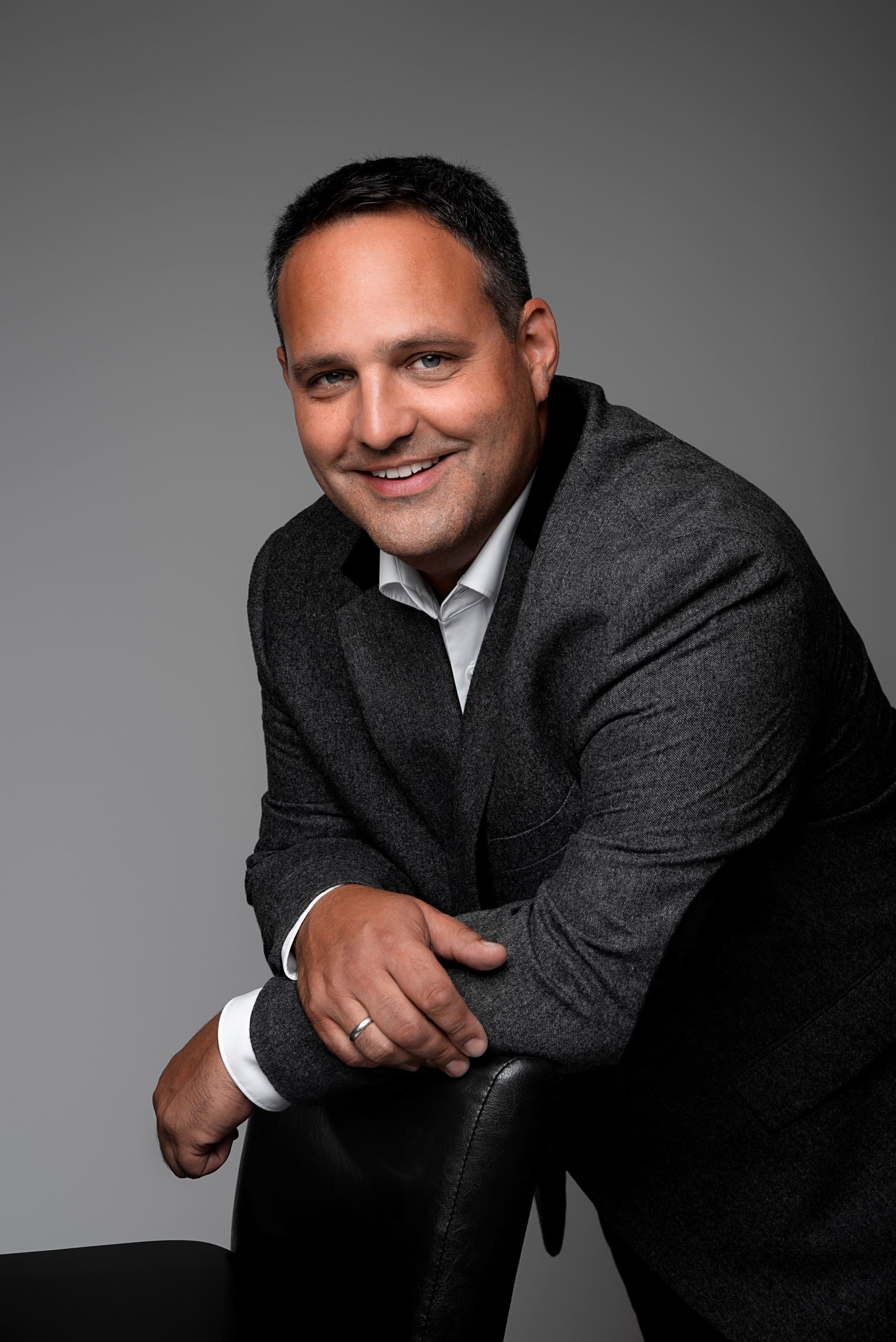 Professionelle Business-Fotos mit DG-Fotografie, eleganter Geschäftsmann