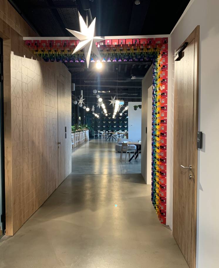 about hero rigth image