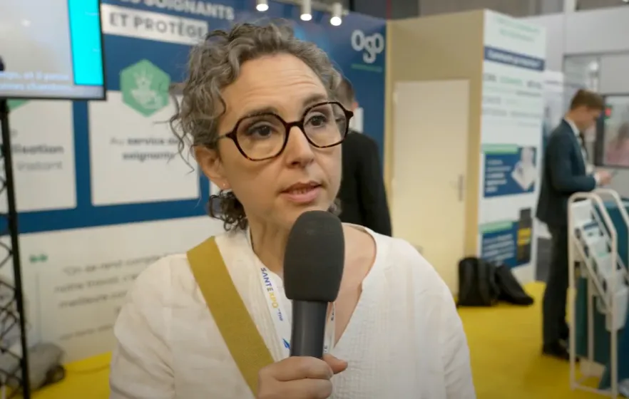 Photo of an EHPAD director interviewed at a trade show