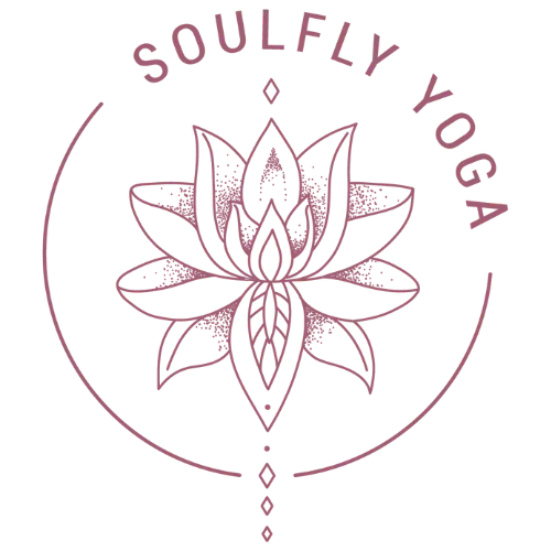 Logo von Soulfly Yoga das eine Lotusblüte mit dem Schriftzug "Soulfly Yoga" zeigt
