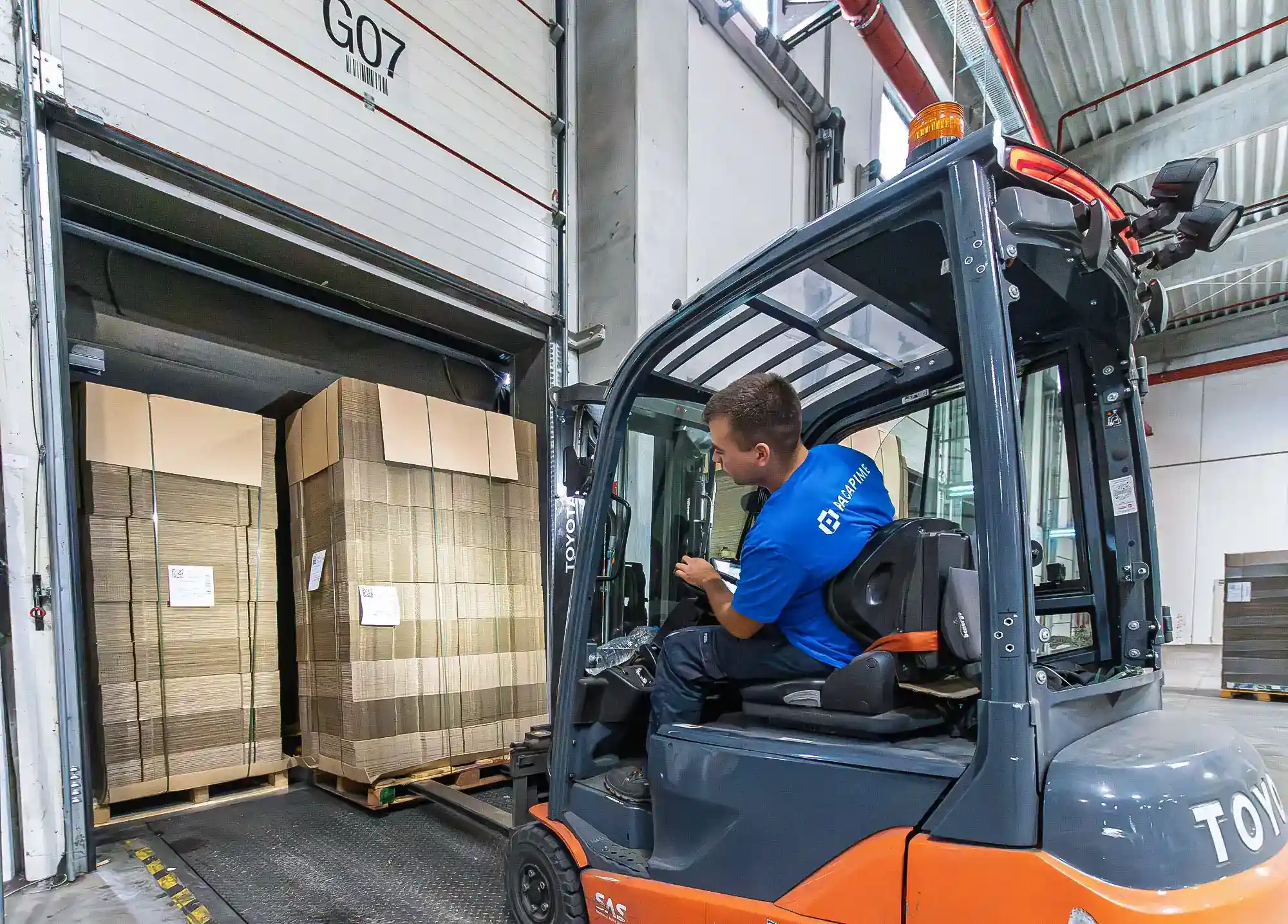 site worker operating lifting machine