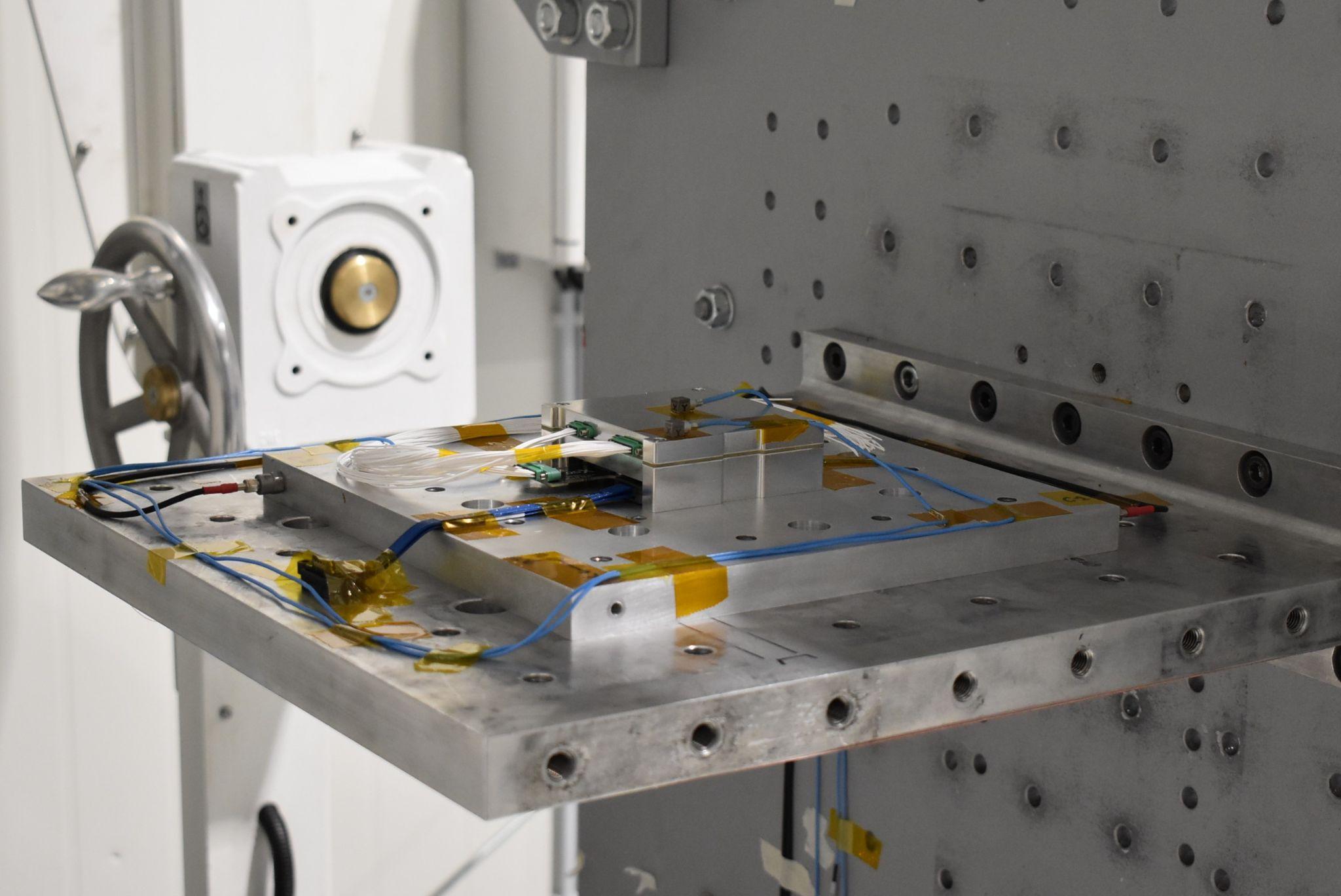 Sterna on the shock table at V2i in Liège