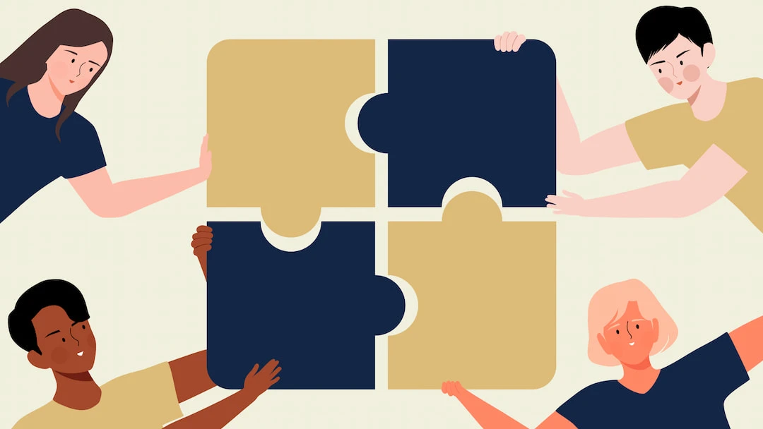 Ilustração de quatro pessoas segurando peças de quebra-cabeça, simbolizando trabalho em equipe e colaboração. 