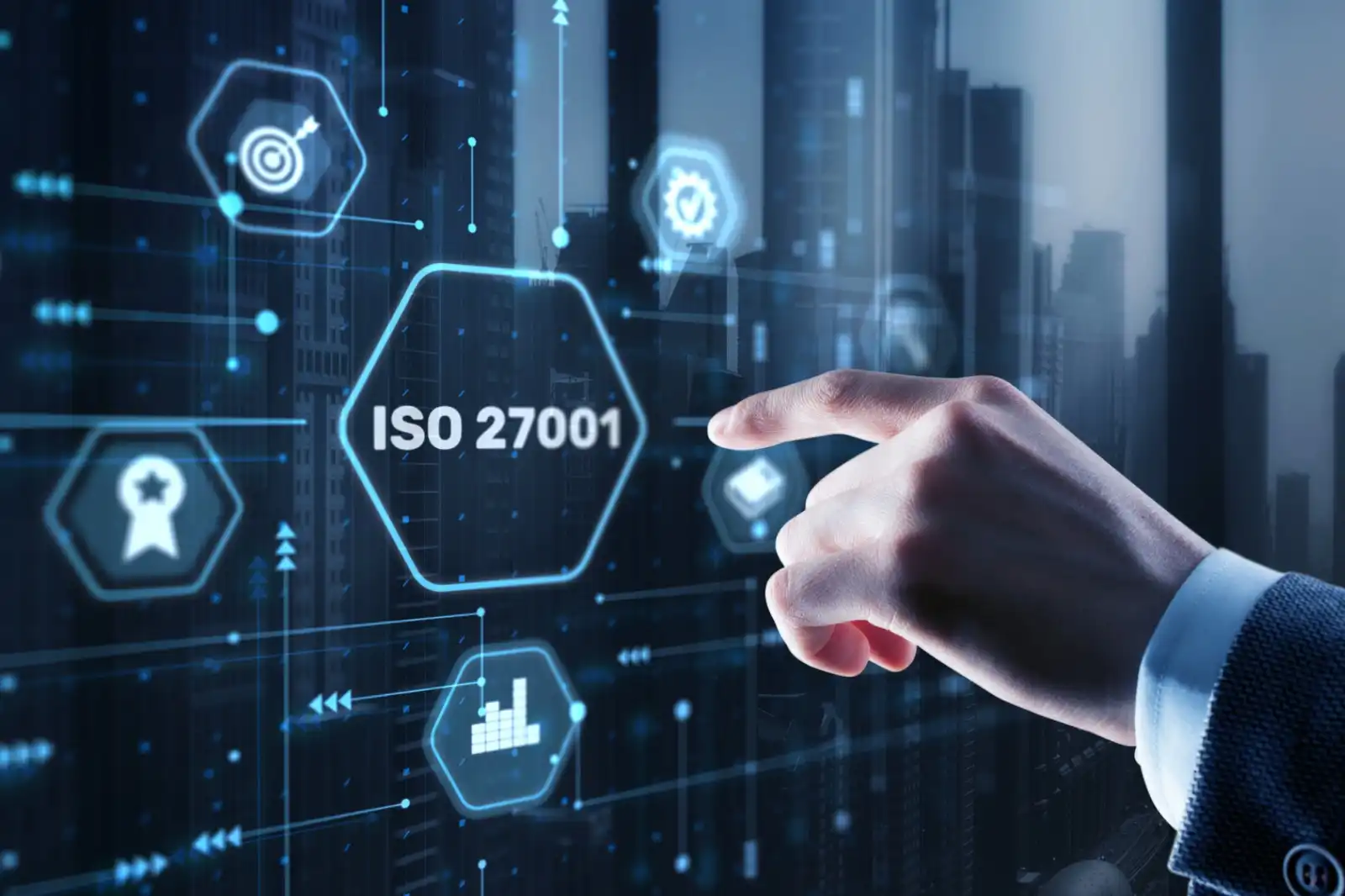 Imagem mostrando a importância da certificação ISO 27001, destacando elementos de segurança da informação em um ambiente digital moderno.
