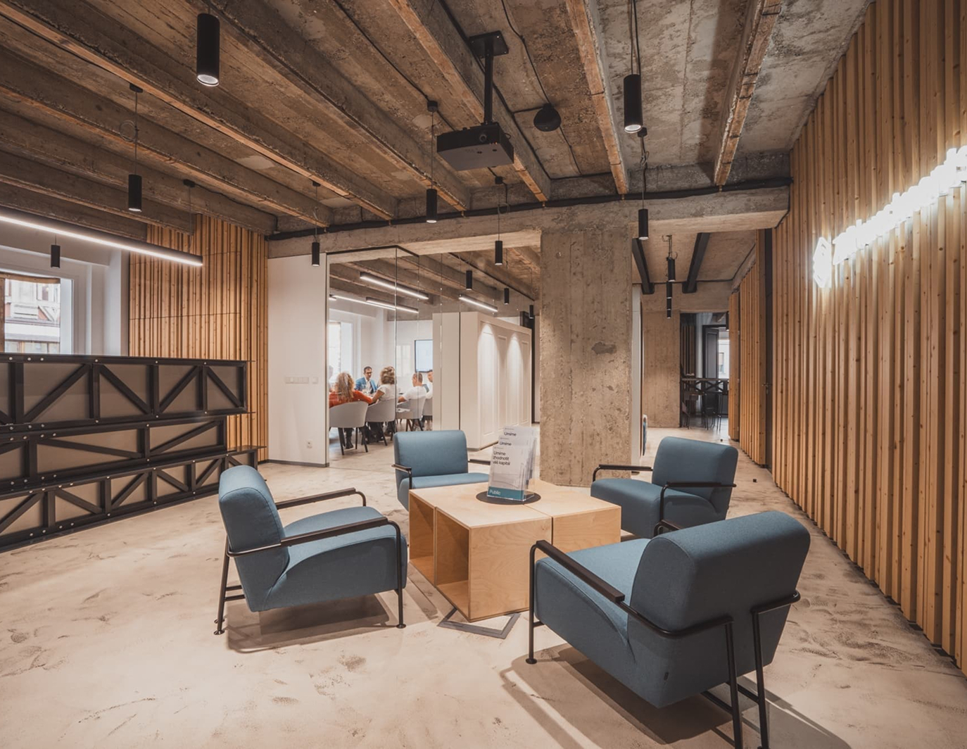 Pohled na prostory ZDR Investments z prostoru recepce.