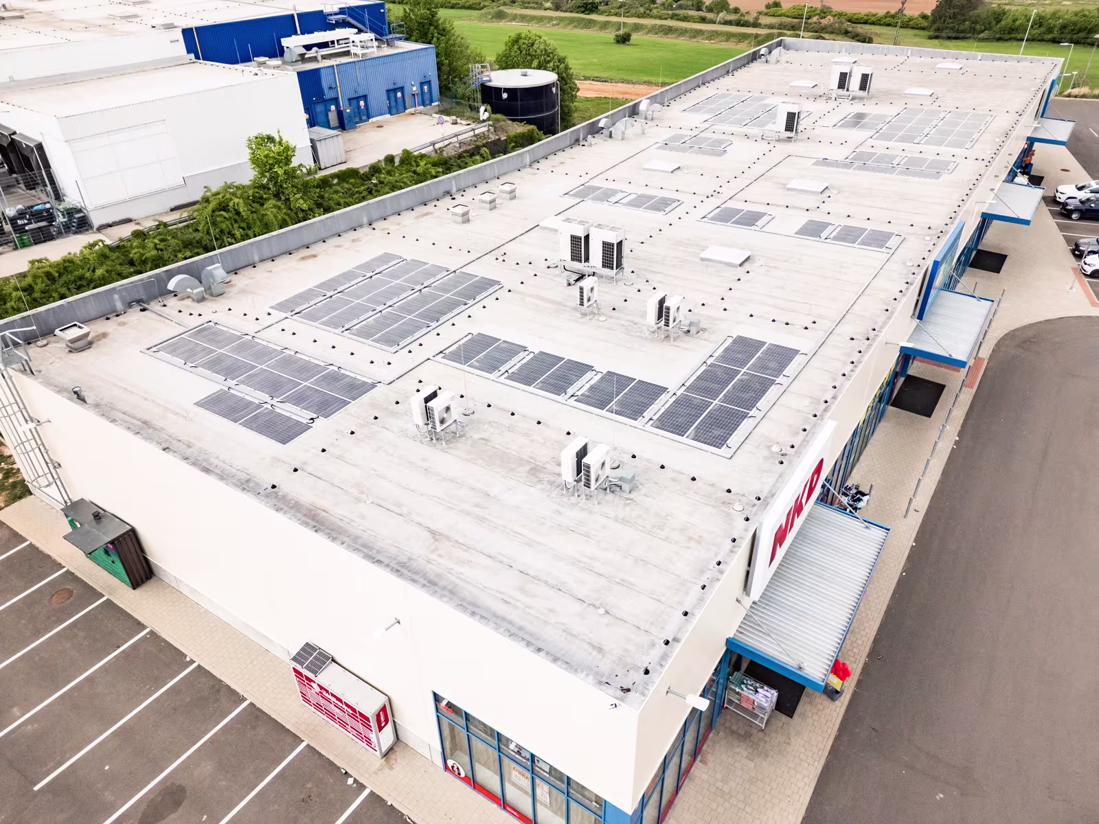 Rakovnik retail park with PV