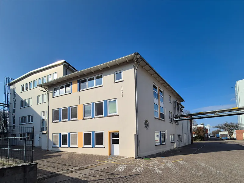 Our office in the joint location at Emery Oleochemicals GmbH in Loxstedt near Bremerhaven from the outside.