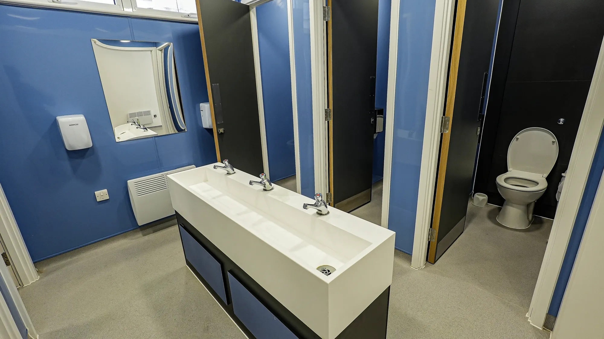 Rooks Heath, Harrow: pupil washroom in the new teaching block