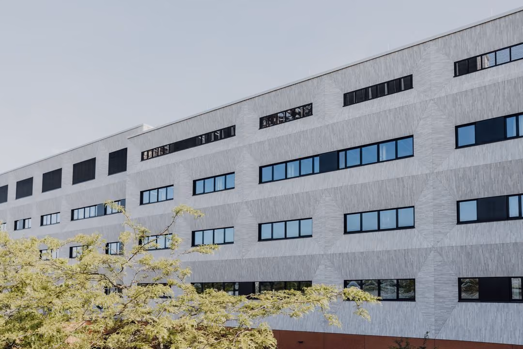 Montage einer vorgehängten hinterlüfteten Fassade (VHF) in Heidelberg