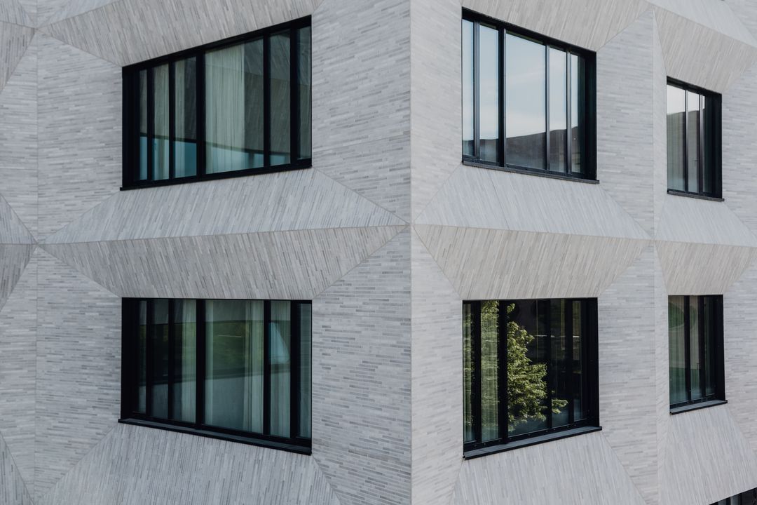Fertiggestellte VHF-Fassade an einem Projekt in Heidelberg