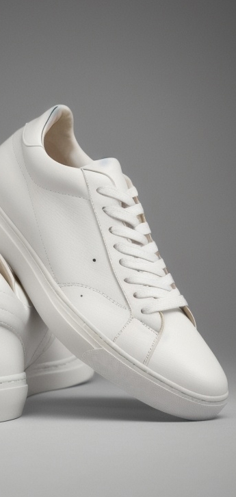 Sneakers Fotograf – ENQORE – Making AI work for business