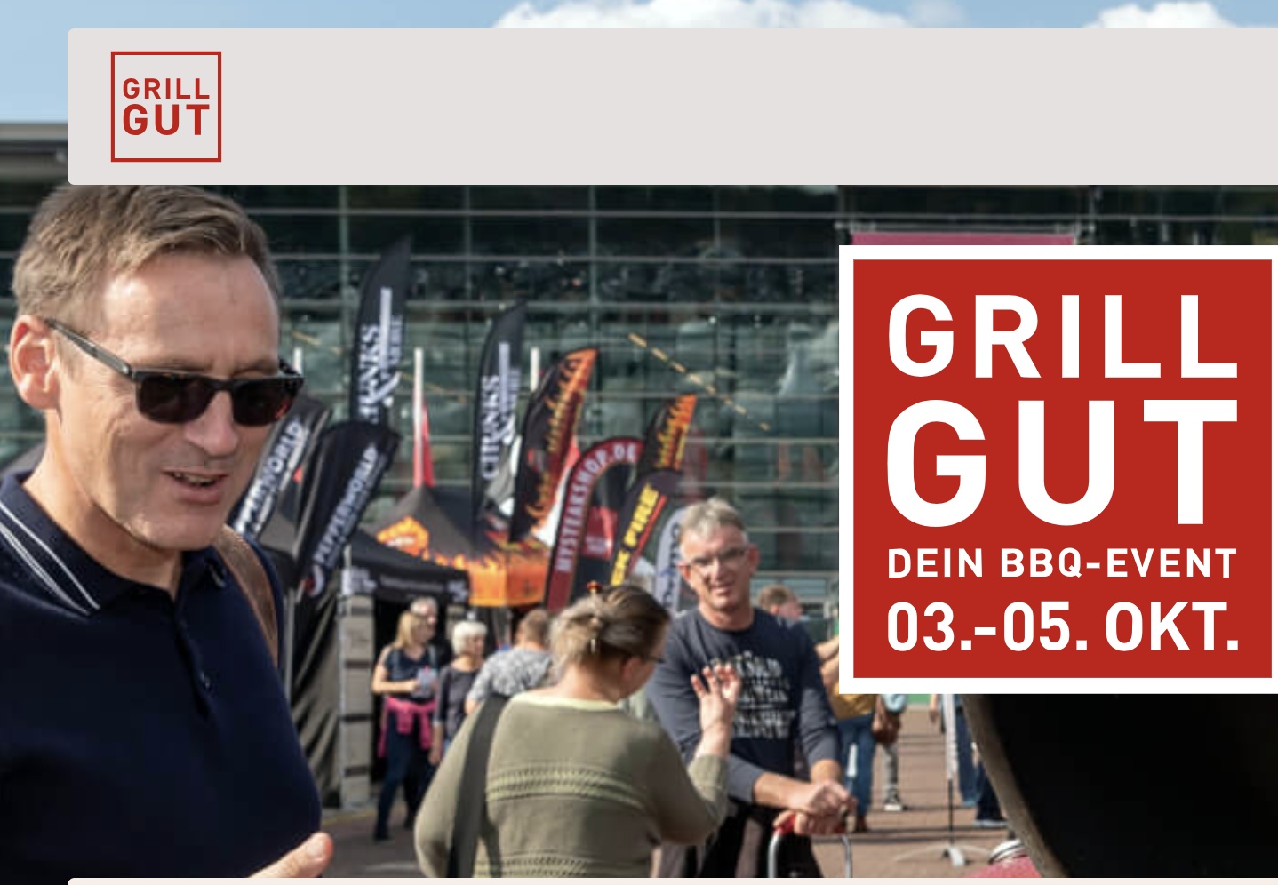 image of a family dining at the restaurant (for an italian restaurant)