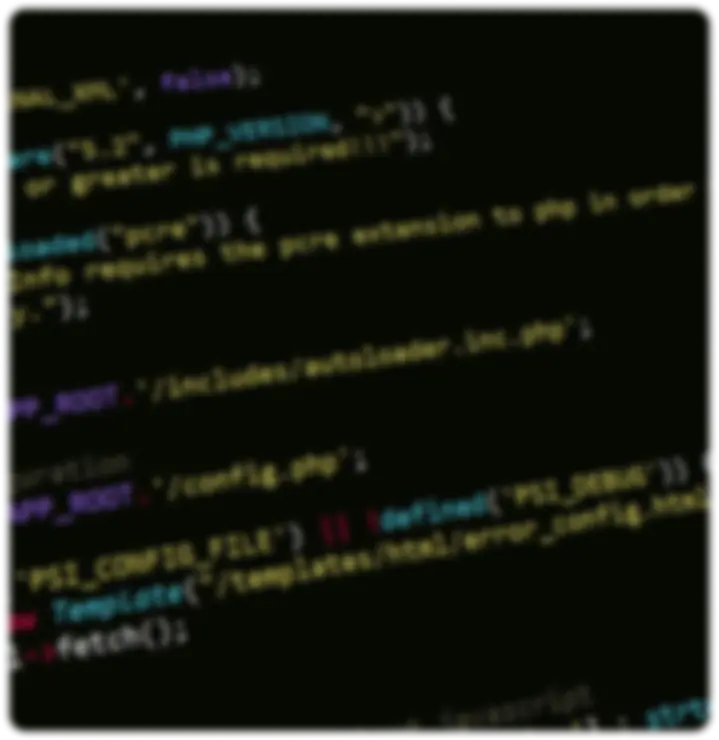 Écran flou affichant du code informatique couleur sur fond noir.