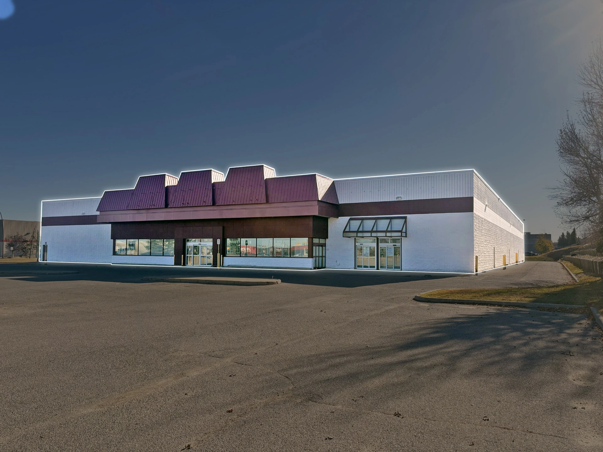Highlight image of a commercial real estate property