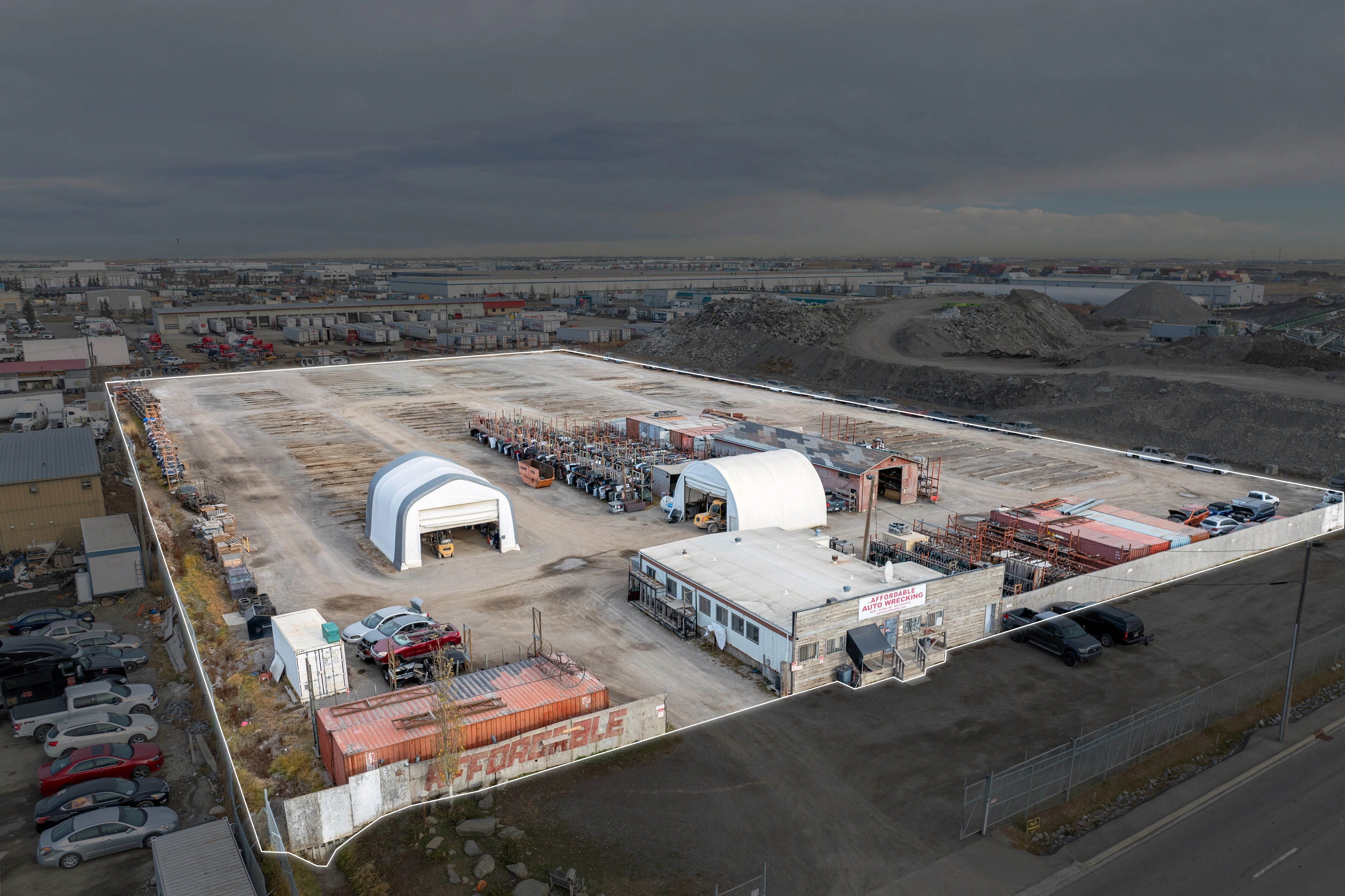 Highlight image of a commercial real estate property