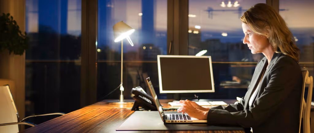 Accounts receivable fraud - working late is a warning sign of fraud at work