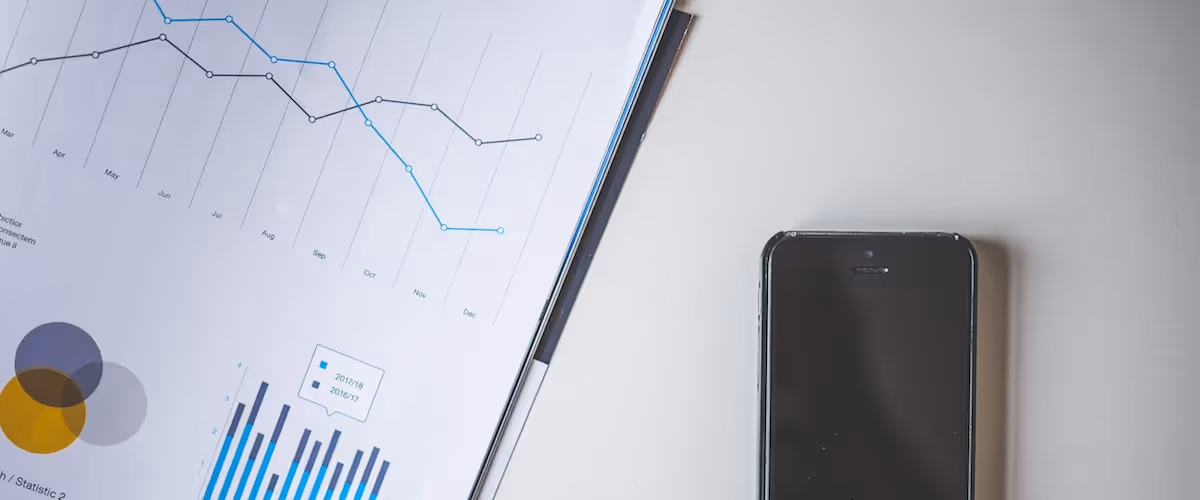 analytics-cellphone-charts-147408