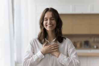 A woman in a moment of gratitude, enjoy the ittle things that make us grateful