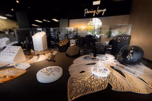 A display case filled with lots of different types of jewelry.